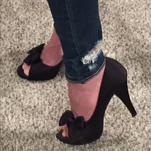 Black bow front heels. Size 6
